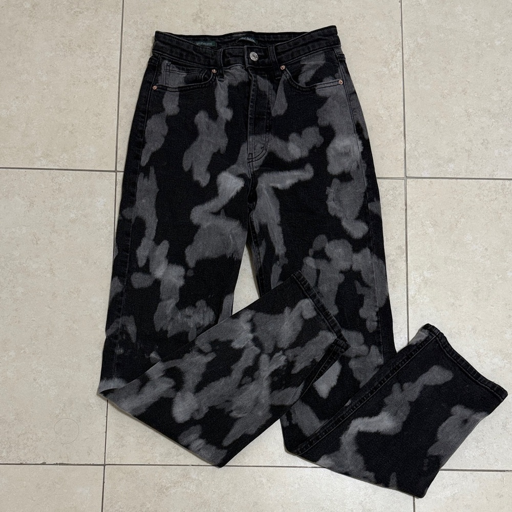 Super High Rise Straight Grey and Black Print Jeans